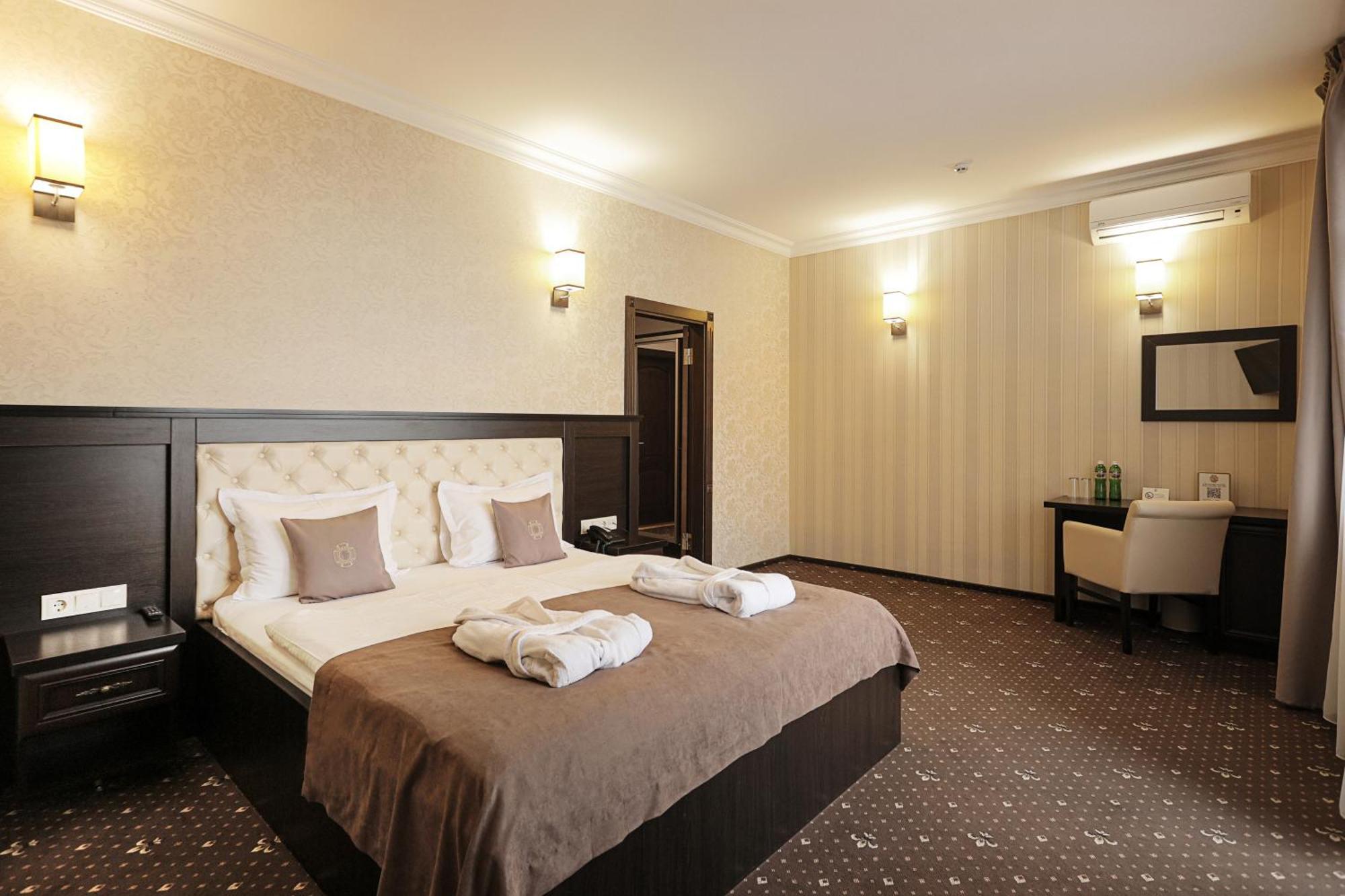 Ferdinand Hotel Mukacheve Ngoại thất bức ảnh