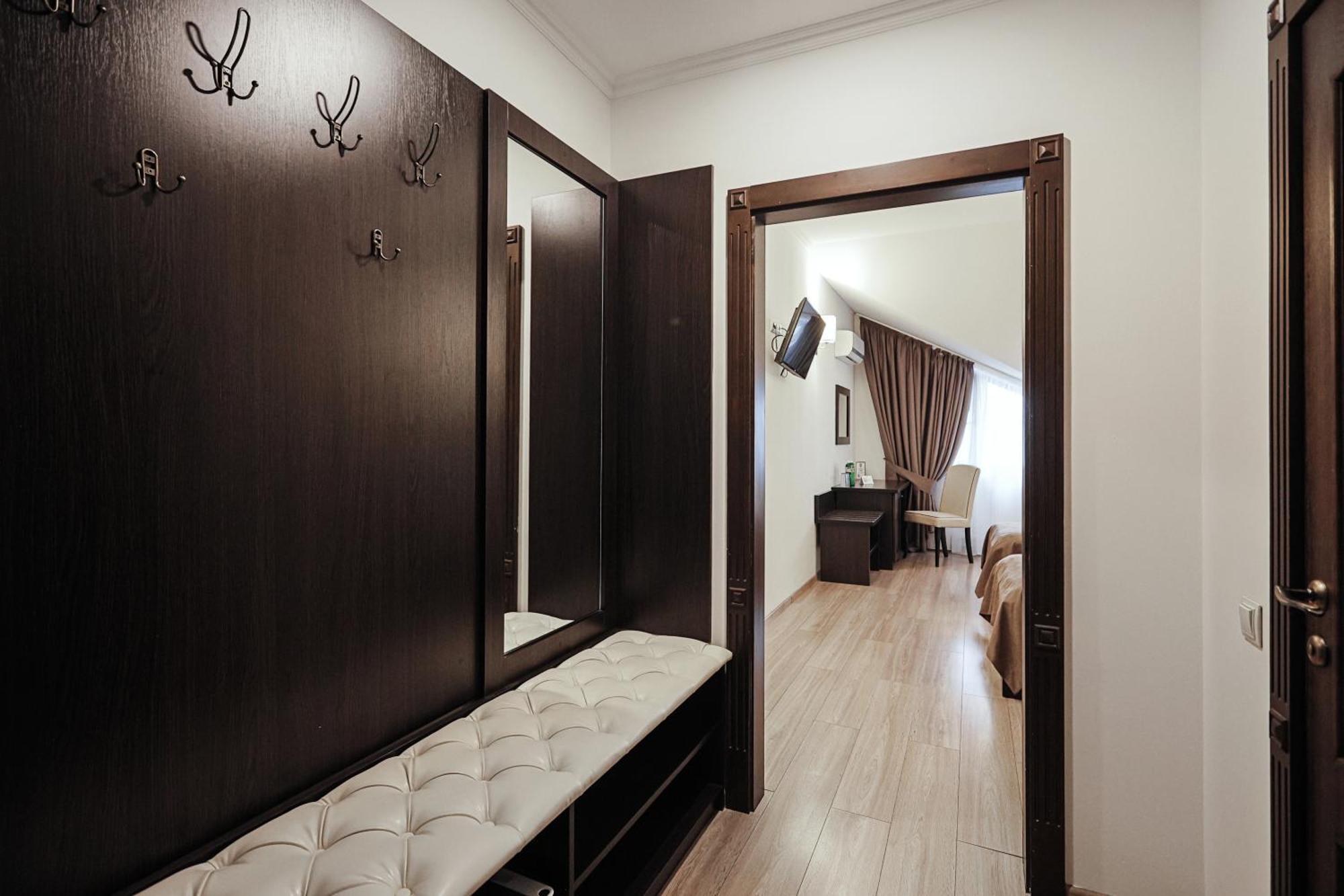 Ferdinand Hotel Mukacheve Ngoại thất bức ảnh
