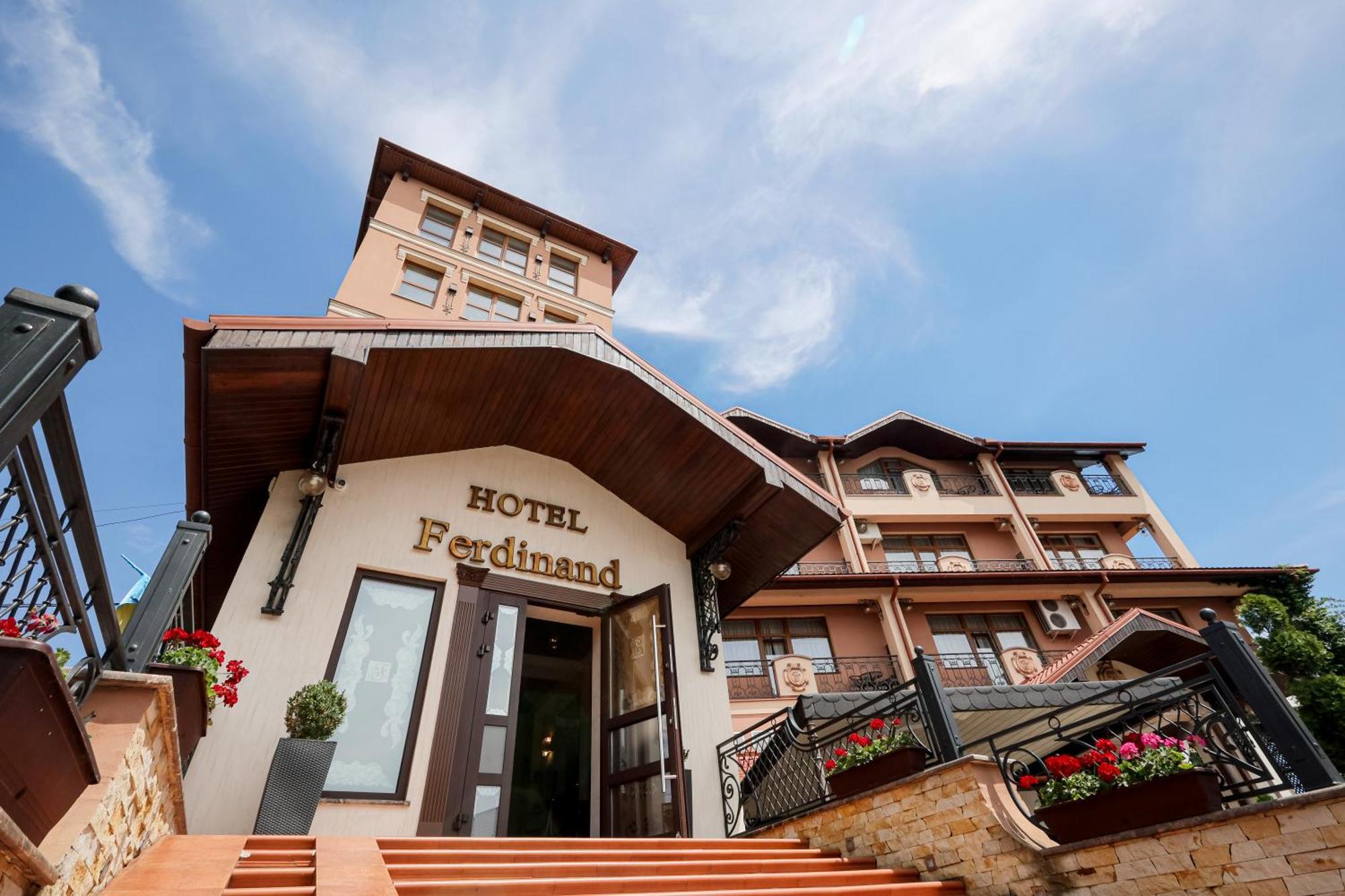 Ferdinand Hotel Mukacheve Ngoại thất bức ảnh