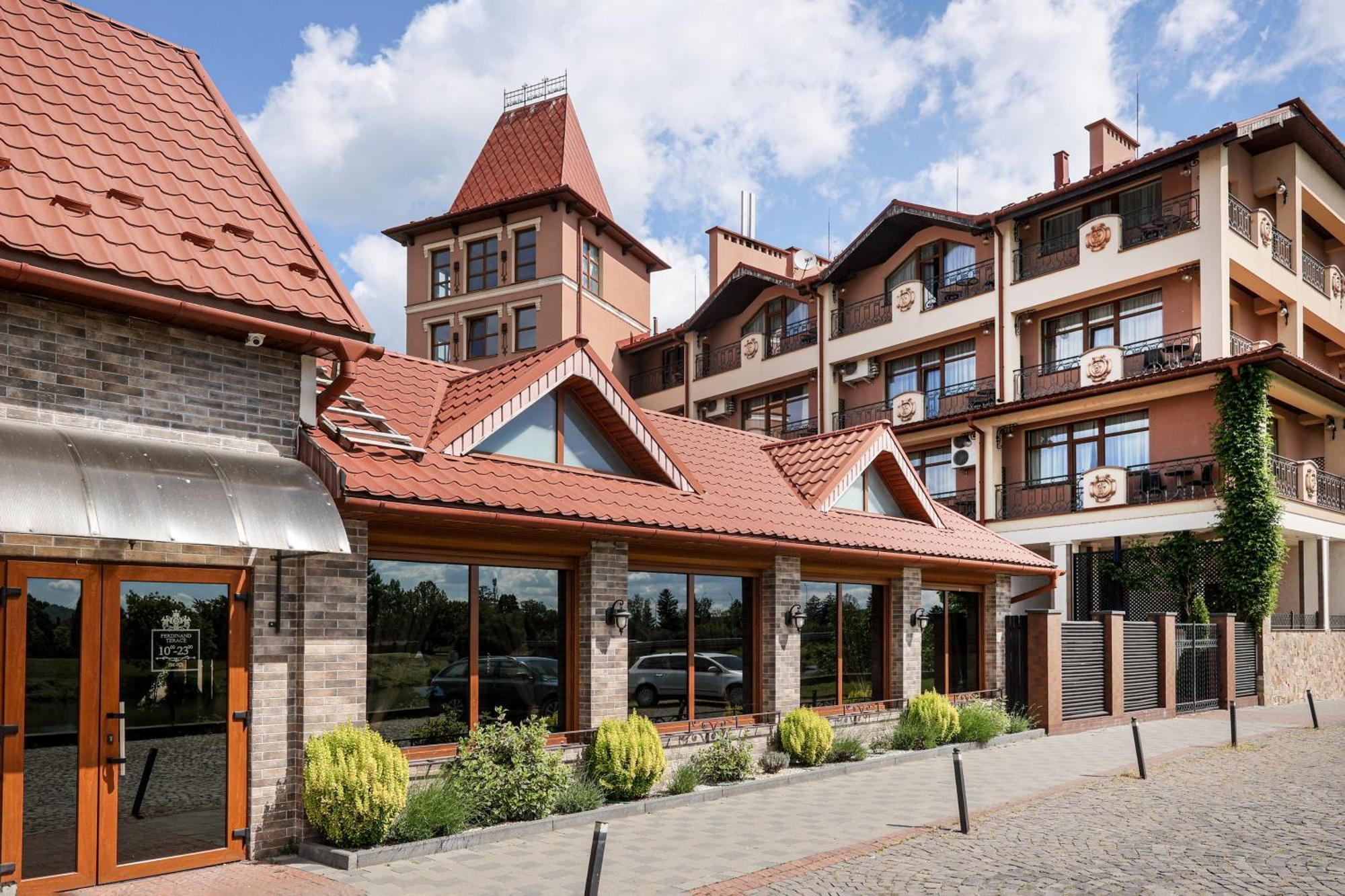 Ferdinand Hotel Mukacheve Ngoại thất bức ảnh