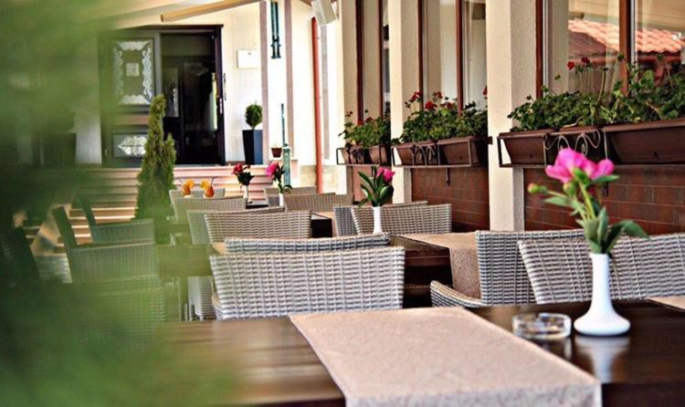 Ferdinand Hotel Mukacheve Ngoại thất bức ảnh